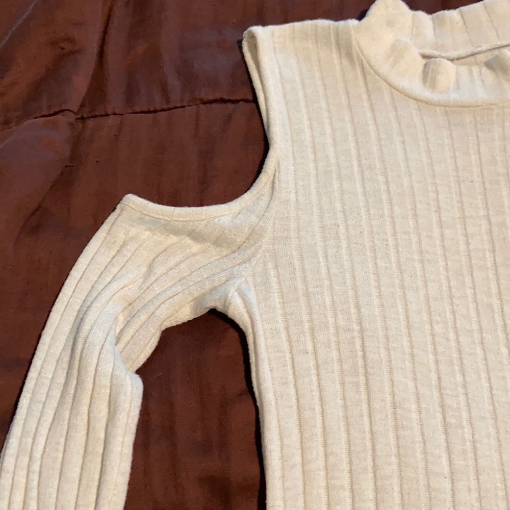 Cold Shoulder Pullover By American Eagle Brand - image 6